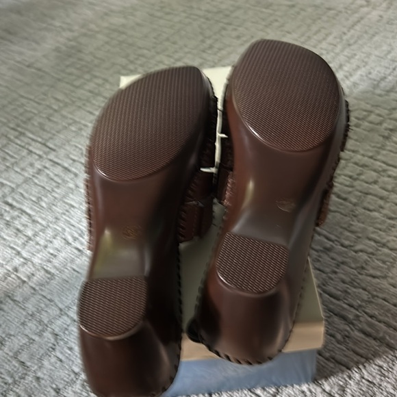 St.John’s Bay sandals new size 7 colour brown - Picture 3 of 3